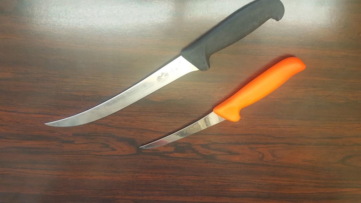 Two knives with thin, flexible blades are shown: a 10- to 12-inch breaking knife and a 5- to 6-inch boning knife.