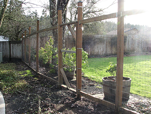 An effective and attractive urban deer fence along a common area