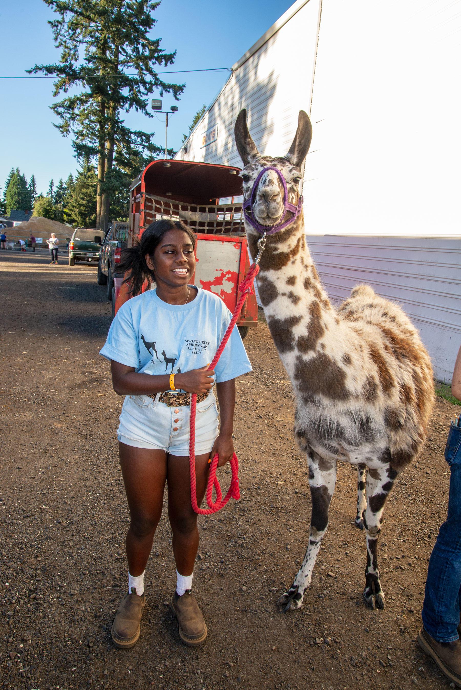 Sikha Bach showed Onsomu the llama at the Clackamas County Fair.