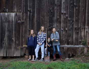 Lane County 4-H'ers posing in front of barn