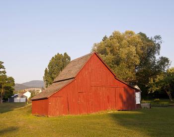 Lynn Ketchum photo of red barn